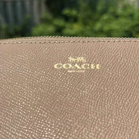Authentic Coach Taupe Neutral Wristlet NWT - Picture 7 of 11